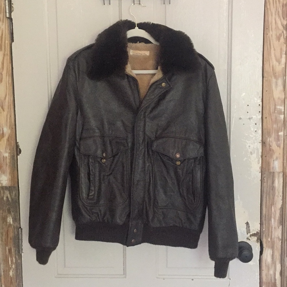 - Vintage leather and shearling Brooks Broth…